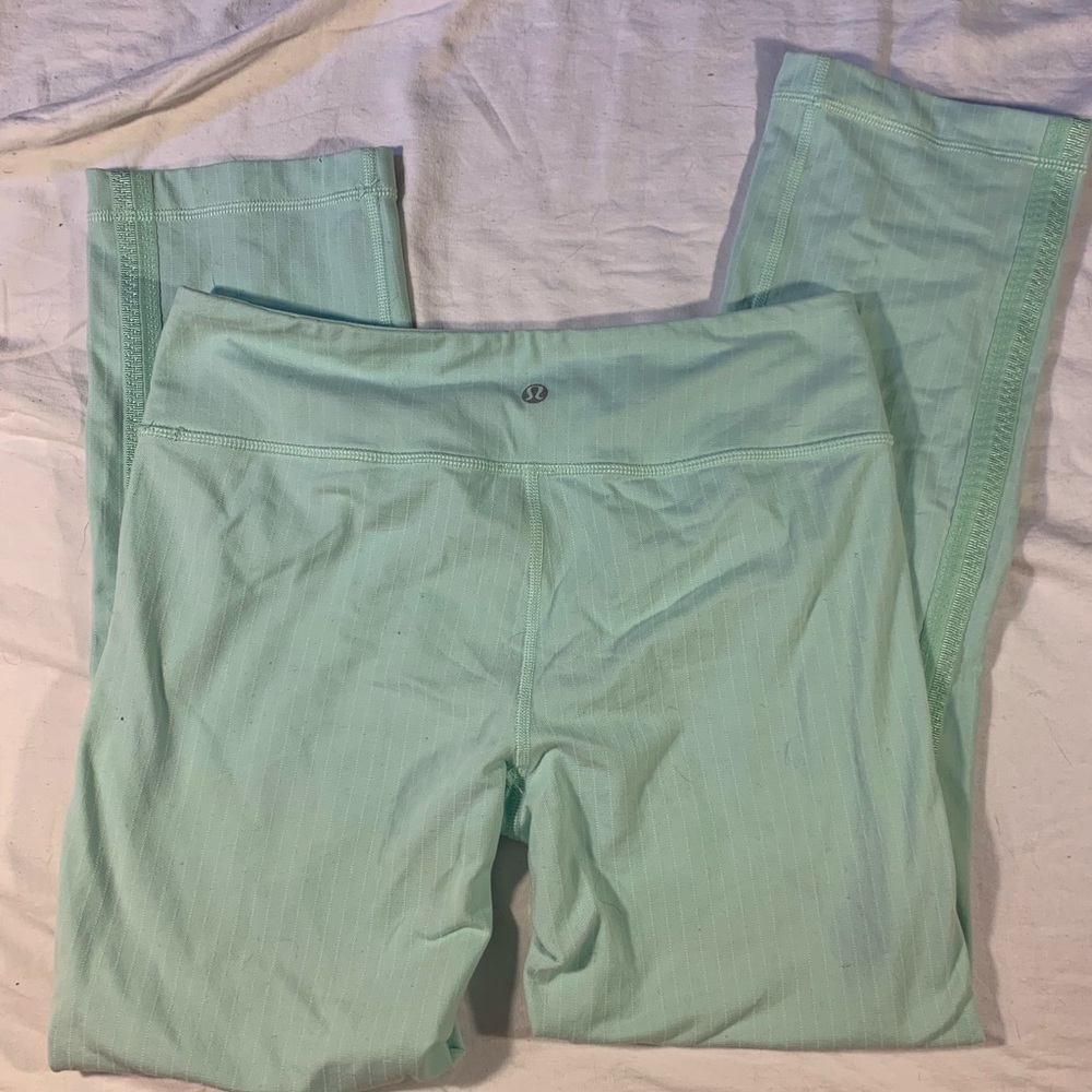 Lululemon Mint Green Cropped Leggings sz 6